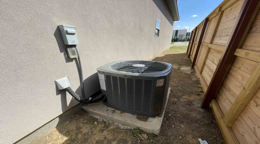 3824 Bella St., LAREDO, Texas 78046, 3 Bedrooms Bedrooms, 7 Rooms Rooms,2 BathroomsBathrooms,Residential,For Sale,3824 Bella St.,20254748