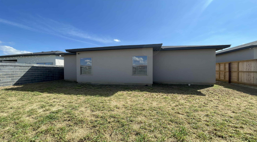 3824 Bella St., LAREDO, Texas 78046, 3 Bedrooms Bedrooms, 7 Rooms Rooms,2 BathroomsBathrooms,Residential,For Sale,3824 Bella St.,20254748