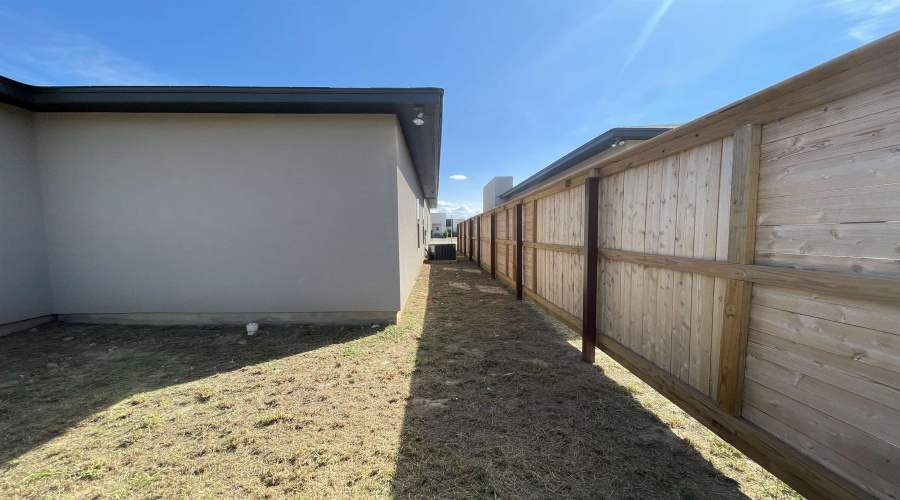 3824 Bella St., LAREDO, Texas 78046, 3 Bedrooms Bedrooms, 7 Rooms Rooms,2 BathroomsBathrooms,Residential,For Sale,3824 Bella St.,20254748