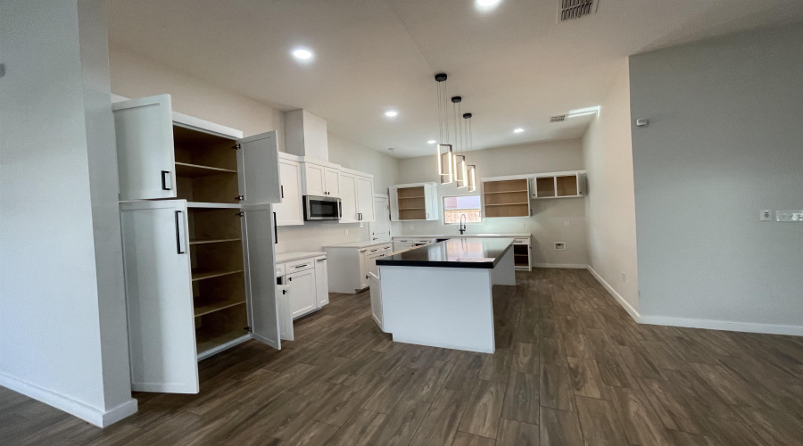 3824 Bella St., LAREDO, Texas 78046, 3 Bedrooms Bedrooms, 7 Rooms Rooms,2 BathroomsBathrooms,Residential,For Sale,3824 Bella St.,20254748