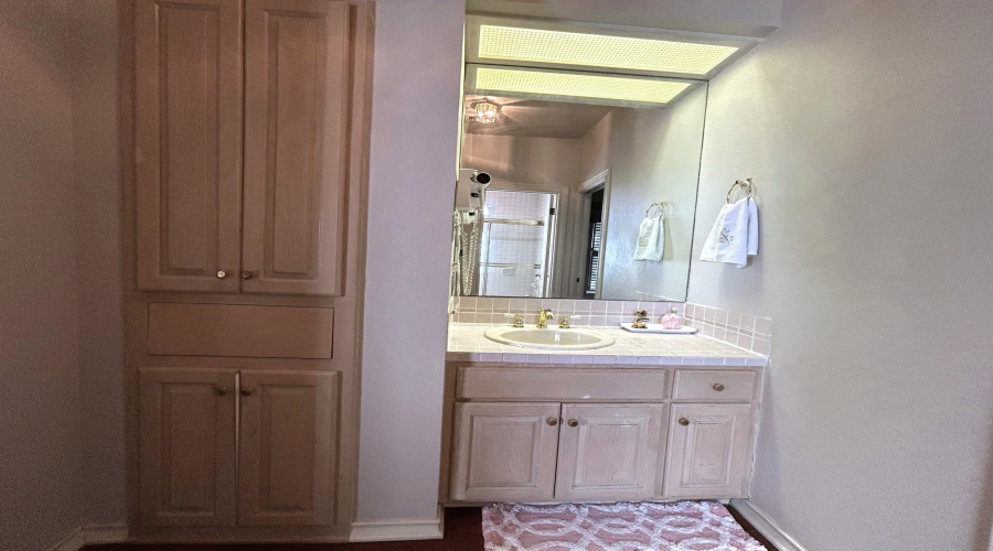 105 Sunset Dr, Laredo, Texas 78041, 4 Bedrooms Bedrooms, 9 Rooms Rooms,4 BathroomsBathrooms,Residential,For Sale,105 Sunset Dr,20254749