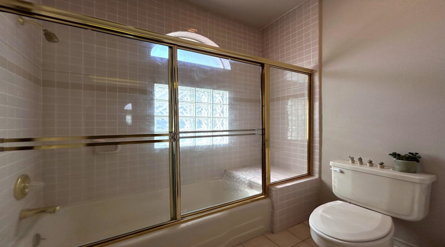 105 Sunset Dr, Laredo, Texas 78041, 4 Bedrooms Bedrooms, 9 Rooms Rooms,4 BathroomsBathrooms,Residential,For Sale,105 Sunset Dr,20254749