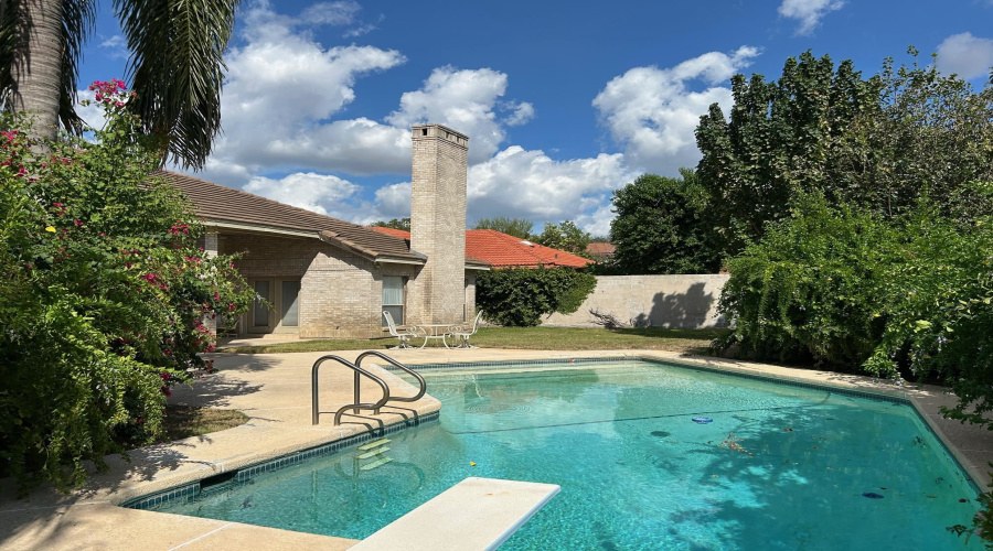 105 Sunset Dr, Laredo, Texas 78041, 4 Bedrooms Bedrooms, 9 Rooms Rooms,4 BathroomsBathrooms,Residential,For Sale,105 Sunset Dr,20254749