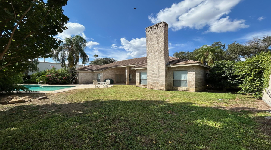 105 Sunset Dr, Laredo, Texas 78041, 4 Bedrooms Bedrooms, 9 Rooms Rooms,4 BathroomsBathrooms,Residential,For Sale,105 Sunset Dr,20254749