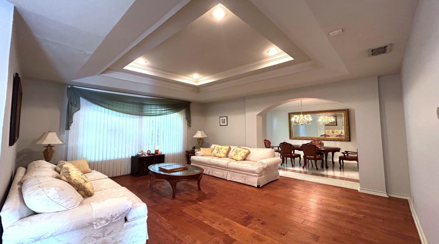 105 Sunset Dr, Laredo, Texas 78041, 4 Bedrooms Bedrooms, 9 Rooms Rooms,4 BathroomsBathrooms,Residential,For Sale,105 Sunset Dr,20254749