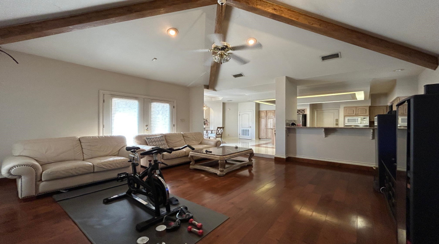 105 Sunset Dr, Laredo, Texas 78041, 4 Bedrooms Bedrooms, 9 Rooms Rooms,4 BathroomsBathrooms,Residential,For Sale,105 Sunset Dr,20254749