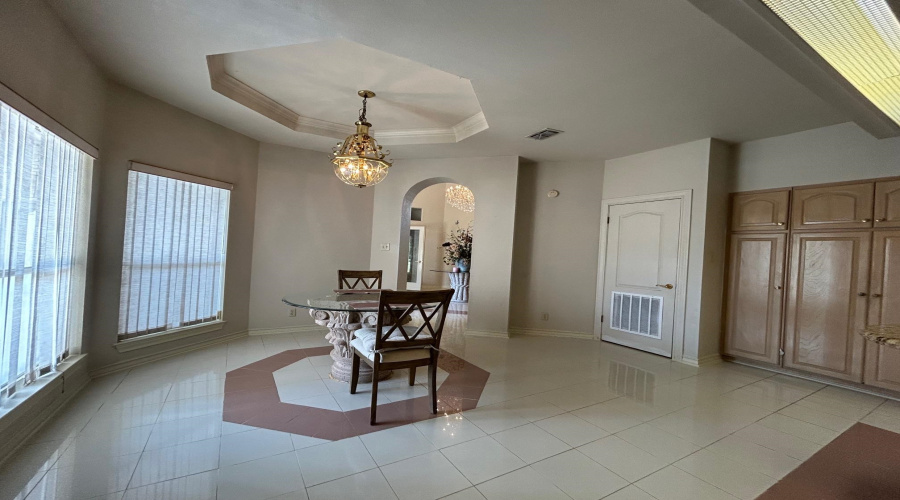 105 Sunset Dr, Laredo, Texas 78041, 4 Bedrooms Bedrooms, 9 Rooms Rooms,4 BathroomsBathrooms,Residential,For Sale,105 Sunset Dr,20254749