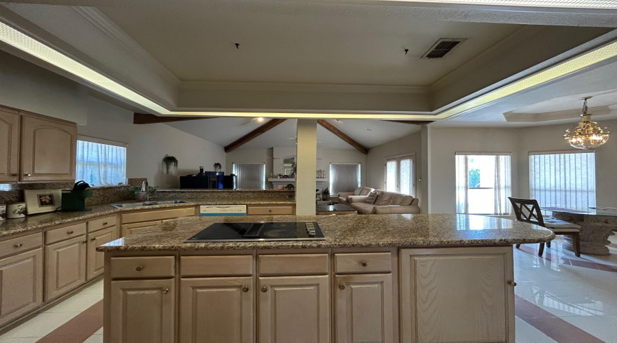 105 Sunset Dr, Laredo, Texas 78041, 4 Bedrooms Bedrooms, 9 Rooms Rooms,4 BathroomsBathrooms,Residential,For Sale,105 Sunset Dr,20254749