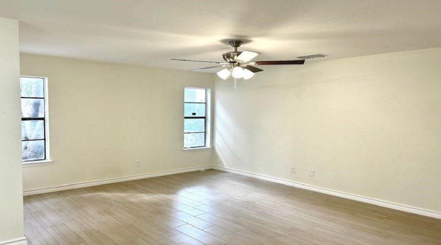 100 E Hillside Rd, Laredo, Texas 78041, 2 Bedrooms Bedrooms, 4 Rooms Rooms,1 BathroomBathrooms,Residential,For Sale,100 E Hillside Rd,20254750