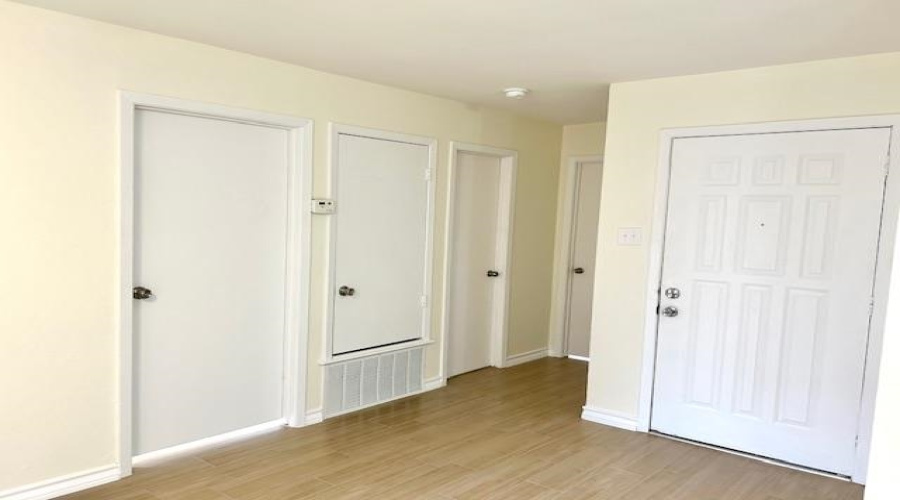 100 E Hillside Rd, Laredo, Texas 78041, 2 Bedrooms Bedrooms, 4 Rooms Rooms,1 BathroomBathrooms,Residential,For Sale,100 E Hillside Rd,20254750