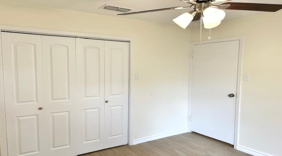 100 E Hillside Rd, Laredo, Texas 78041, 2 Bedrooms Bedrooms, 4 Rooms Rooms,1 BathroomBathrooms,Residential,For Sale,100 E Hillside Rd,20254750