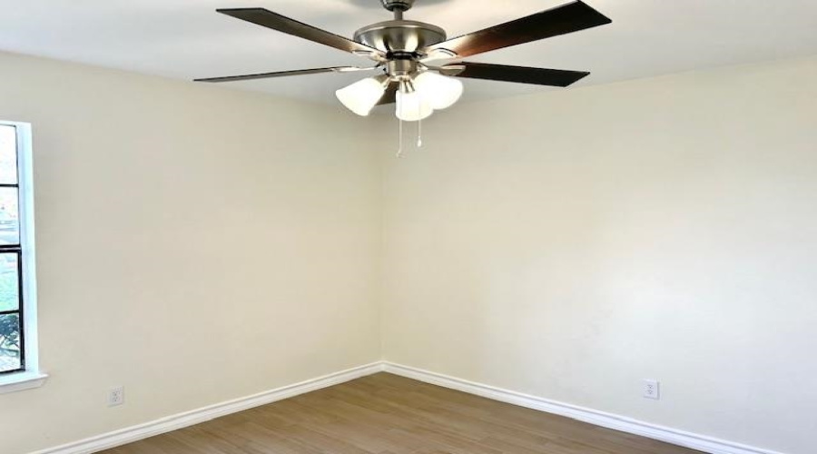 100 E Hillside Rd, Laredo, Texas 78041, 2 Bedrooms Bedrooms, 4 Rooms Rooms,1 BathroomBathrooms,Residential,For Sale,100 E Hillside Rd,20254750