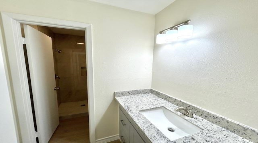 100 E Hillside Rd, Laredo, Texas 78041, 2 Bedrooms Bedrooms, 4 Rooms Rooms,1 BathroomBathrooms,Residential,For Sale,100 E Hillside Rd,20254750