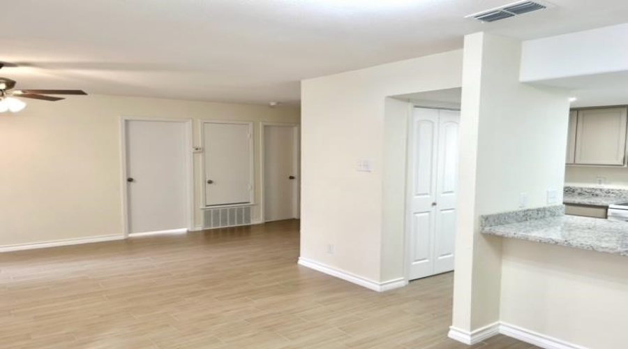 100 E Hillside Rd, Laredo, Texas 78041, 2 Bedrooms Bedrooms, 4 Rooms Rooms,1 BathroomBathrooms,Residential,For Sale,100 E Hillside Rd,20254750