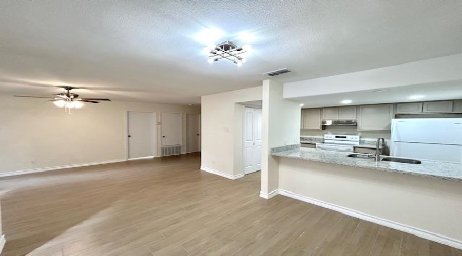 100 E Hillside Rd, Laredo, Texas 78041, 2 Bedrooms Bedrooms, 4 Rooms Rooms,1 BathroomBathrooms,Residential,For Sale,100 E Hillside Rd,20254750