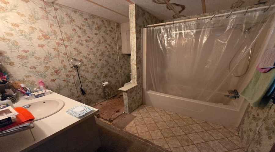 107 El Monte Lp, Laredo, Texas 78045, 3 Bedrooms Bedrooms, 4 Rooms Rooms,2 BathroomsBathrooms,Residential,For Sale,107 El Monte Lp,20254751