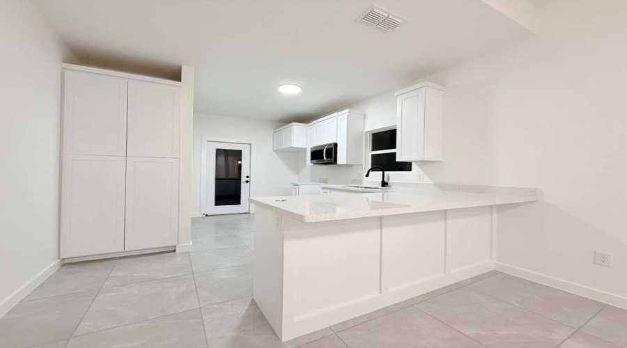 3431 Edmundo Lopez Dr., laredo, Texas 78046, 3 Bedrooms Bedrooms, 5 Rooms Rooms,2 BathroomsBathrooms,Residential,For Rent,3431 Edmundo Lopez Dr.,20254759