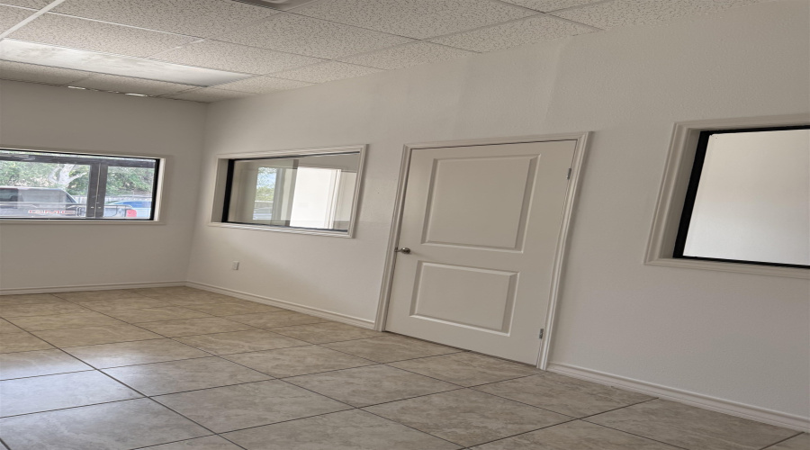 9019 Mines Rd, LAREDO, Texas 78045, 1 Room Rooms,1 BathroomBathrooms,Commercial retail/office,For Rent,9019 Mines Rd,20254753