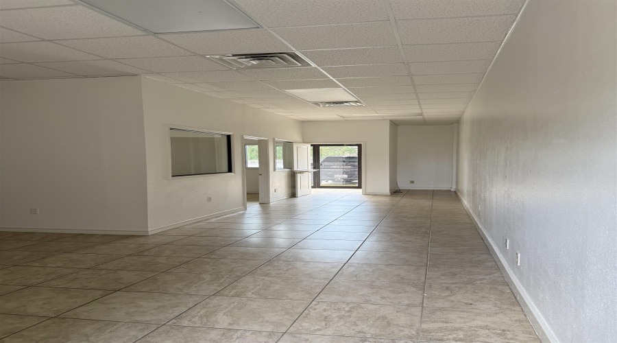 9019 Mines Rd, LAREDO, Texas 78045, 1 Room Rooms,1 BathroomBathrooms,Commercial retail/office,For Rent,9019 Mines Rd,20254753