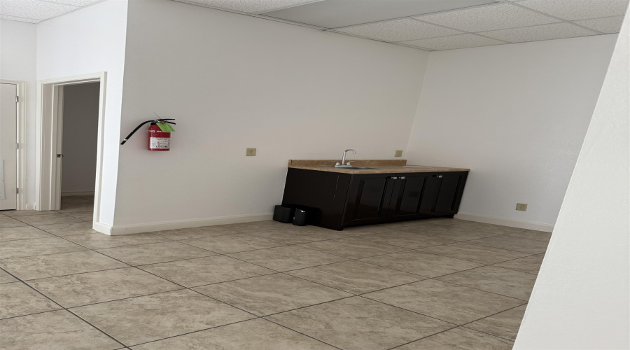 9019 Mines Rd, LAREDO, Texas 78045, 1 Room Rooms,1 BathroomBathrooms,Commercial retail/office,For Rent,9019 Mines Rd,20254753