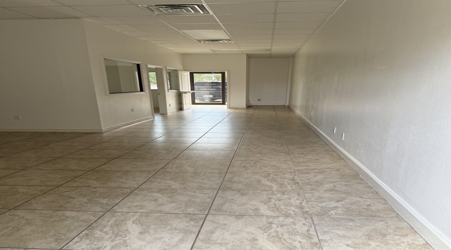 9019 Mines Rd, LAREDO, Texas 78045, 1 Room Rooms,1 BathroomBathrooms,Commercial retail/office,For Rent,9019 Mines Rd,20254753