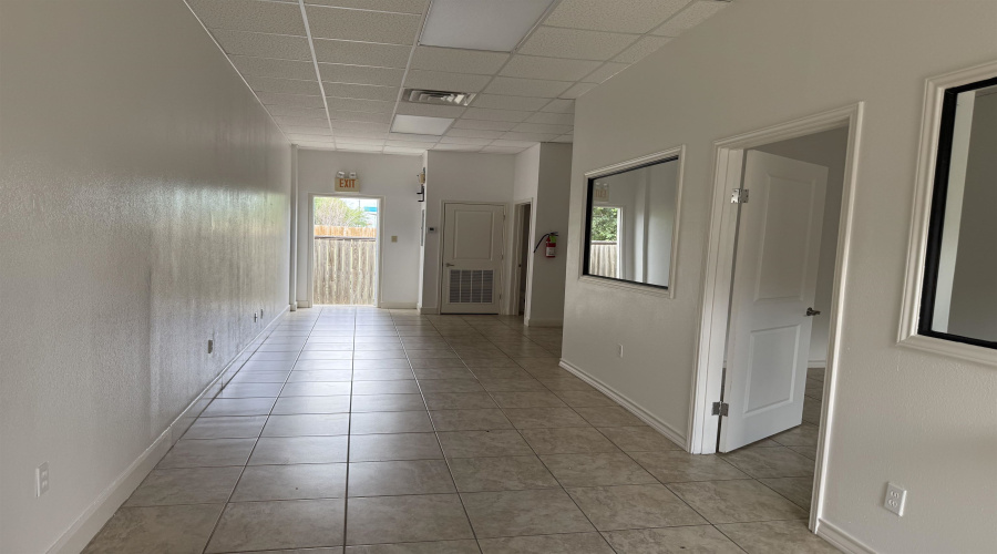 9019 Mines Rd, LAREDO, Texas 78045, 1 Room Rooms,1 BathroomBathrooms,Commercial retail/office,For Rent,9019 Mines Rd,20254753