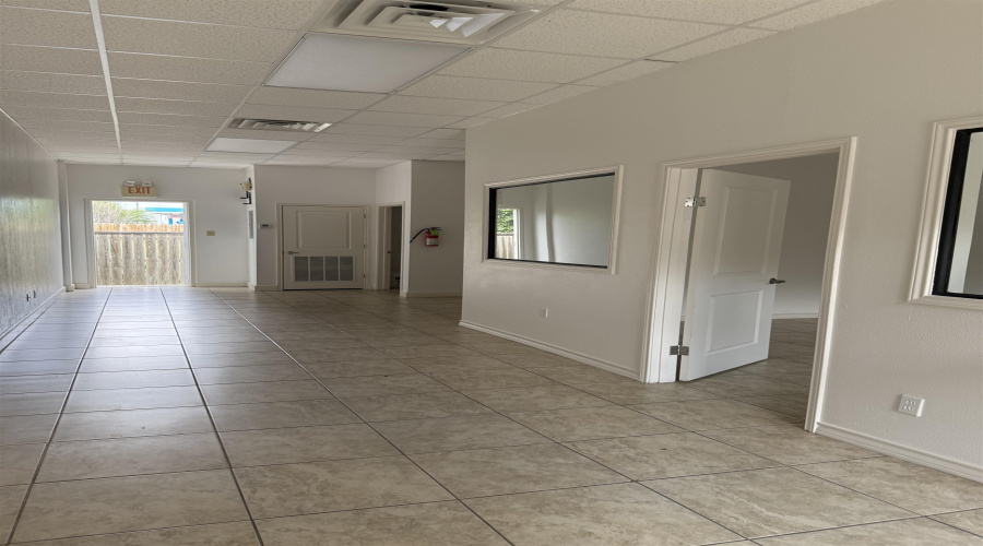 9019 Mines Rd, LAREDO, Texas 78045, 1 Room Rooms,1 BathroomBathrooms,Commercial retail/office,For Rent,9019 Mines Rd,20254753