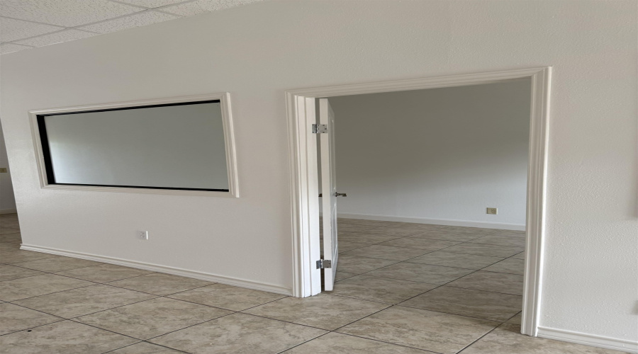 9019 Mines Rd, LAREDO, Texas 78045, 1 Room Rooms,1 BathroomBathrooms,Commercial retail/office,For Rent,9019 Mines Rd,20254753