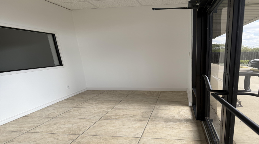 9019 Mines Rd, LAREDO, Texas 78045, 1 Room Rooms,1 BathroomBathrooms,Commercial retail/office,For Rent,9019 Mines Rd,20254753