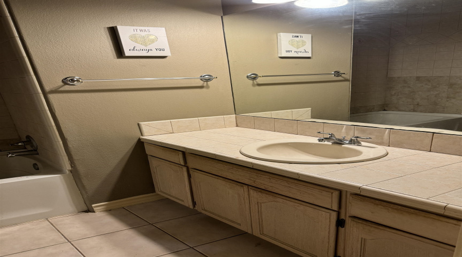 9903 Crystal Ct, Laredo, Texas 78045, 2 Bedrooms Bedrooms, 4 Rooms Rooms,2 BathroomsBathrooms,Residential,For Rent,9903 Crystal Ct,20254764