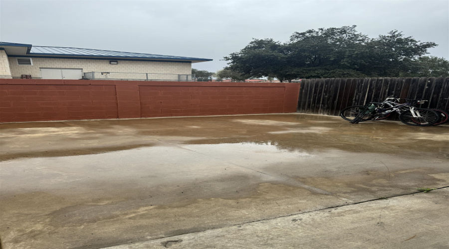 9903 Crystal Ct, Laredo, Texas 78045, 2 Bedrooms Bedrooms, 4 Rooms Rooms,2 BathroomsBathrooms,Residential,For Rent,9903 Crystal Ct,20254764