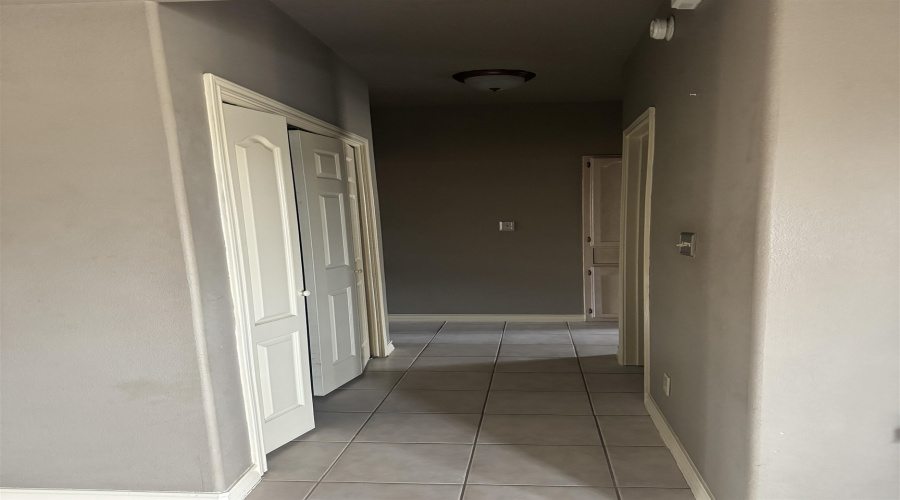 9903 Crystal Ct, Laredo, Texas 78045, 2 Bedrooms Bedrooms, 4 Rooms Rooms,2 BathroomsBathrooms,Residential,For Rent,9903 Crystal Ct,20254764