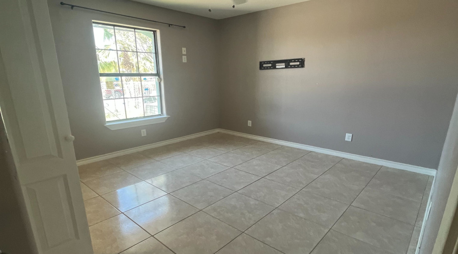 514 Buckeye Dr, Laredo, Texas 78046, 3 Bedrooms Bedrooms, 5 Rooms Rooms,2 BathroomsBathrooms,Residential,For Rent,514 Buckeye Dr,20254774