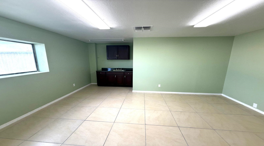 5812 East Dr, Laredo, Texas 78041, 1 Bedroom Bedrooms, 51 Rooms Rooms,4 BathroomsBathrooms,Commercial/industrial,For Rent,5812 East Dr,20254767