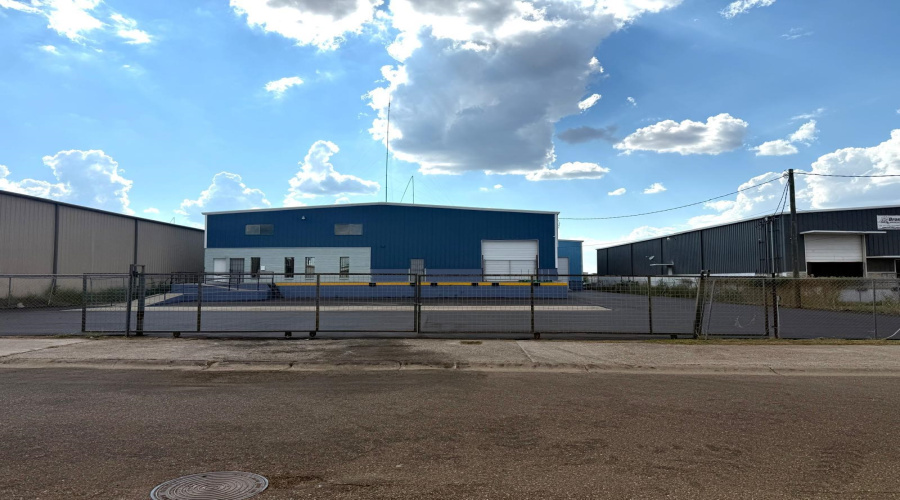 5812 East Dr, Laredo, Texas 78041, 1 Bedroom Bedrooms, 51 Rooms Rooms,4 BathroomsBathrooms,Commercial/industrial,For Rent,5812 East Dr,20254767