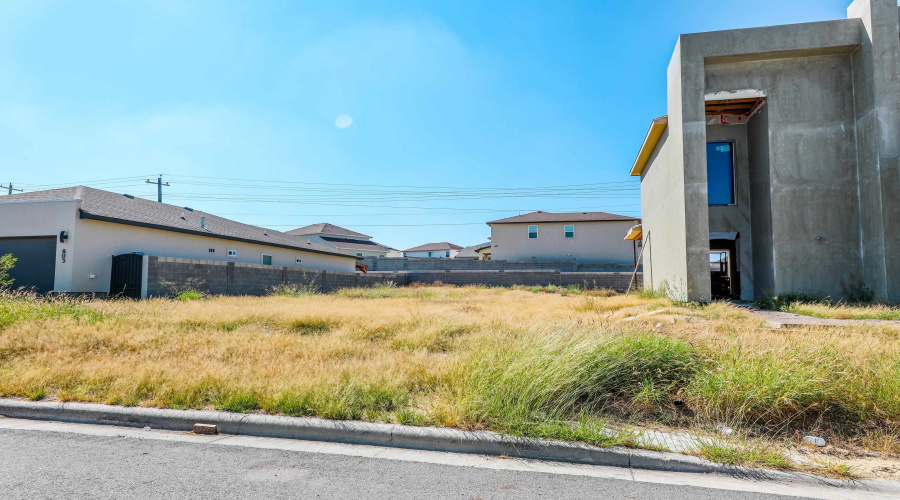 603 Journey Loop, LAREDO, Texas 78045, 3 Bedrooms Bedrooms, 6 Rooms Rooms,3 BathroomsBathrooms,Residential,For Sale,603 Journey Loop,20254777