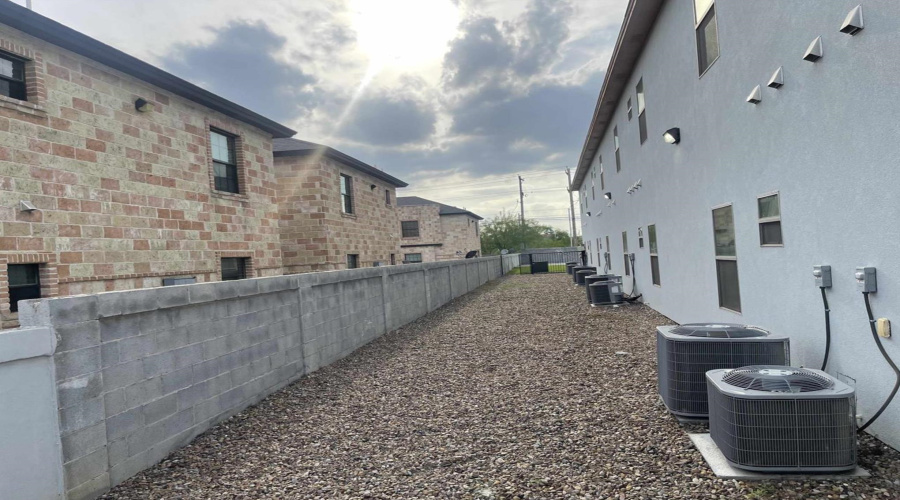 7608 Rocio Dr, Laredo, Texas 78041, 2 Bedrooms Bedrooms, 2 Rooms Rooms,2 BathroomsBathrooms,Residential,For Rent,7608 Rocio Dr,20254778