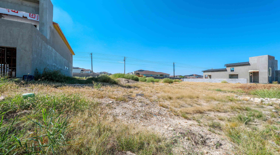 533 Journey Loop, LAREDO, Texas 78045, 3 Bedrooms Bedrooms, 6 Rooms Rooms,3 BathroomsBathrooms,Residential,For Sale,533 Journey Loop,20254779