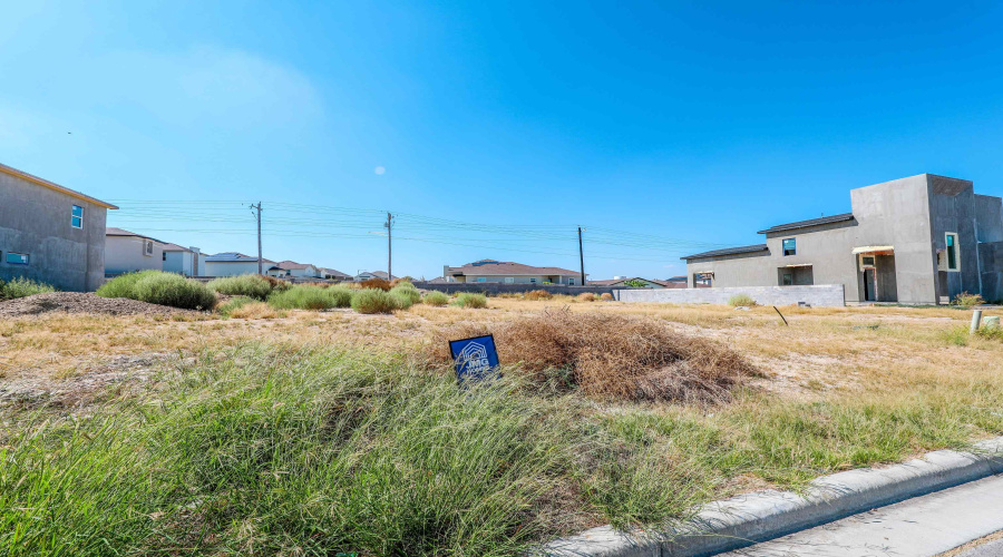 531 Journey Loop, LAREDO, Texas 78045, 3 Bedrooms Bedrooms, 6 Rooms Rooms,3 BathroomsBathrooms,Residential,For Sale,531 Journey Loop,20254780