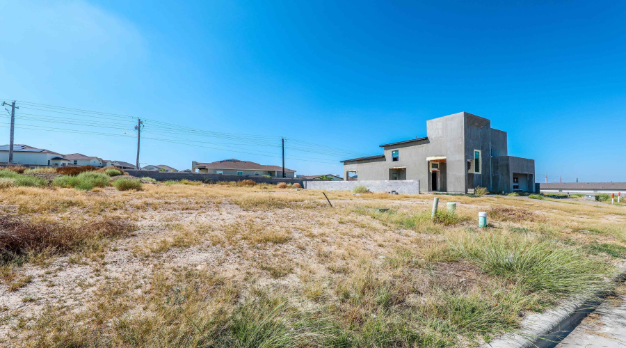 531 Journey Loop, LAREDO, Texas 78045, 3 Bedrooms Bedrooms, 6 Rooms Rooms,3 BathroomsBathrooms,Residential,For Sale,531 Journey Loop,20254780