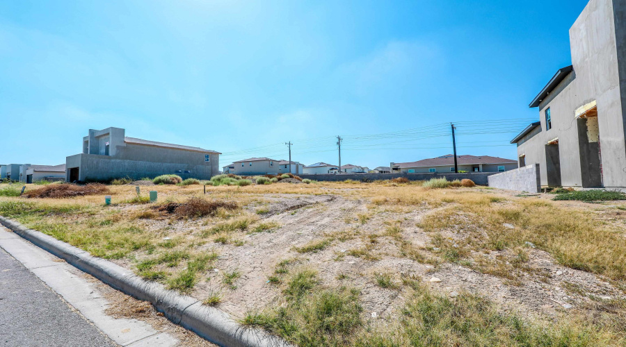 529 Journey Loop, LAREDO, Texas 78045, 3 Bedrooms Bedrooms, 6 Rooms Rooms,3 BathroomsBathrooms,Residential,For Sale,529 Journey Loop,20254781