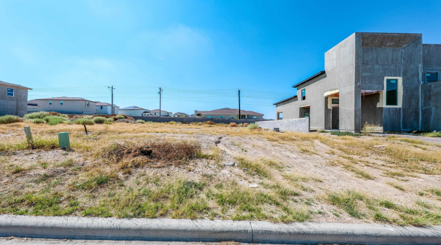 529 Journey Loop, LAREDO, Texas 78045, 3 Bedrooms Bedrooms, 6 Rooms Rooms,3 BathroomsBathrooms,Residential,For Sale,529 Journey Loop,20254781