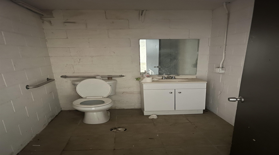 2212 McDonell Ave, Laredo, Texas 78040, 1 Room Rooms,2 BathroomsBathrooms,Commercial retail/office,For Rent,2212 McDonell Ave,20254800