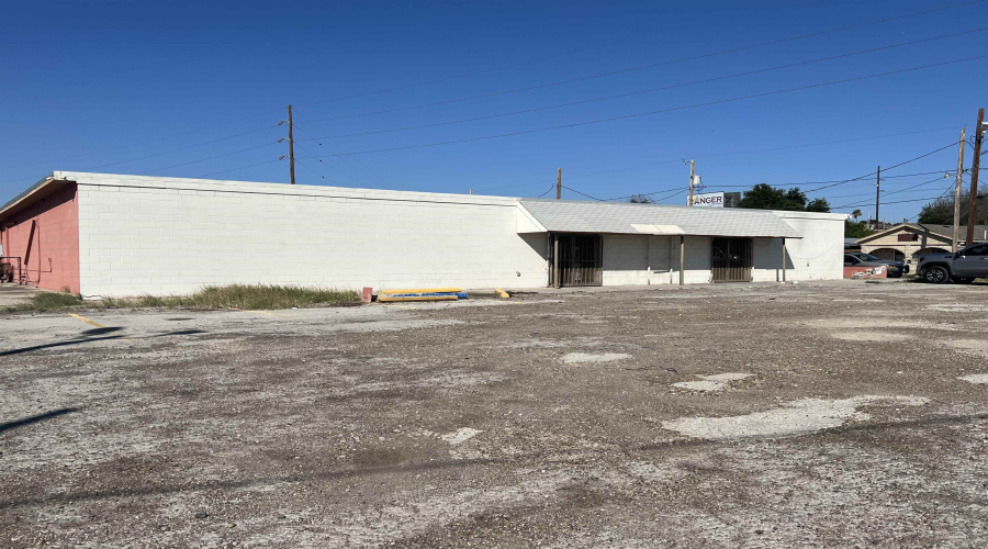 2212 McDonell Ave, Laredo, Texas 78040, 1 Room Rooms,2 BathroomsBathrooms,Commercial retail/office,For Rent,2212 McDonell Ave,20254800