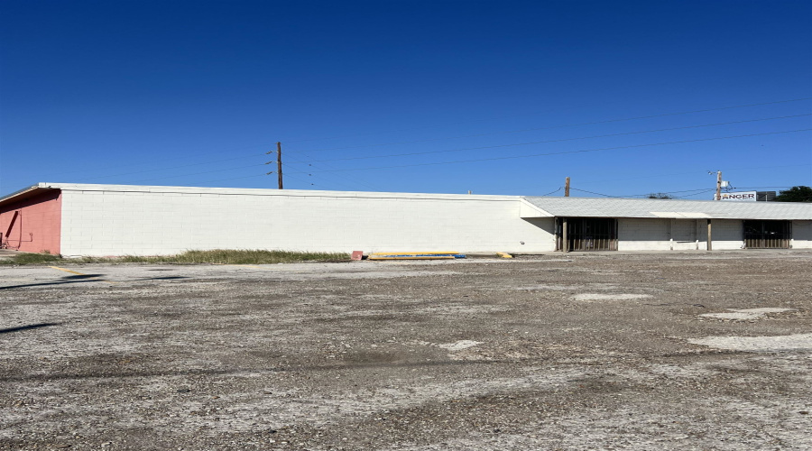 2212 McDonell Ave, Laredo, Texas 78040, 1 Room Rooms,2 BathroomsBathrooms,Commercial retail/office,For Rent,2212 McDonell Ave,20254800