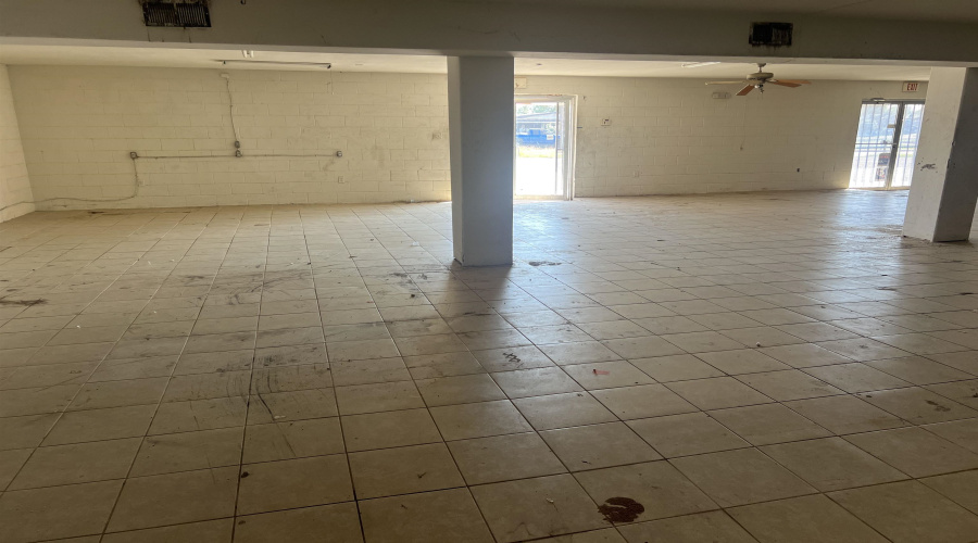 2212 McDonell Ave, Laredo, Texas 78040, 1 Room Rooms,2 BathroomsBathrooms,Commercial retail/office,For Rent,2212 McDonell Ave,20254800