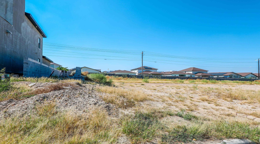 525 Journey Loop, LAREDO, Texas 78045, 3 Bedrooms Bedrooms, 6 Rooms Rooms,3 BathroomsBathrooms,Residential,For Sale,525 Journey Loop,20254782