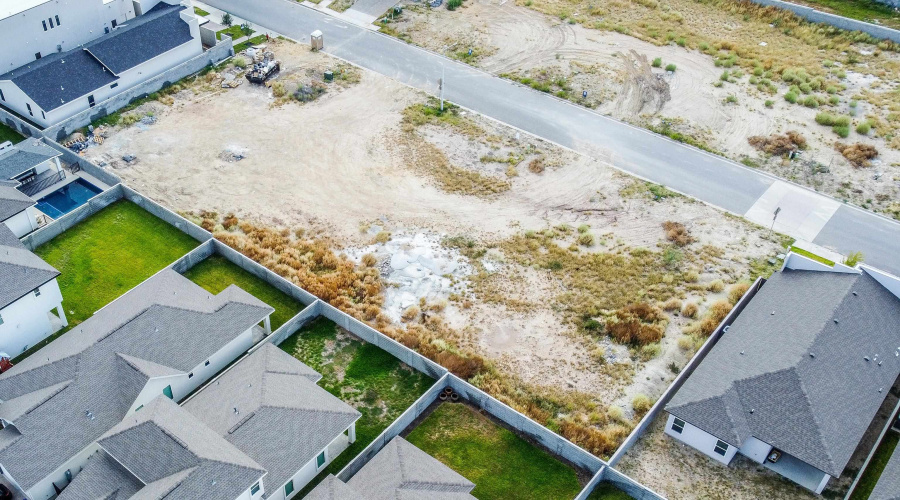 524 Journey Loop, LAREDO, Texas 78045, 3 Bedrooms Bedrooms, 6 Rooms Rooms,3 BathroomsBathrooms,Residential,For Sale,524 Journey Loop,20254783