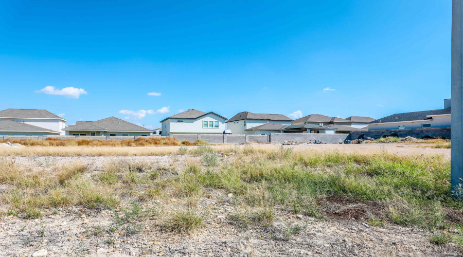 522 Journey Loop, LAREDO, Texas 78045, 3 Bedrooms Bedrooms, 6 Rooms Rooms,3 BathroomsBathrooms,Residential,For Sale,522 Journey Loop,20254785