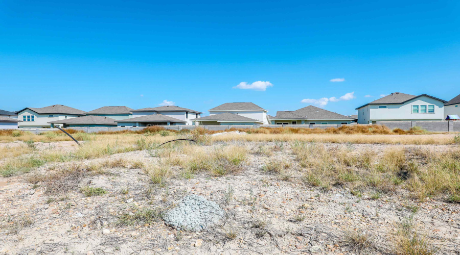 520 Journey Loop, LAREDO, Texas 78045, 3 Bedrooms Bedrooms, 6 Rooms Rooms,3 BathroomsBathrooms,Residential,For Sale,520 Journey Loop,20254787